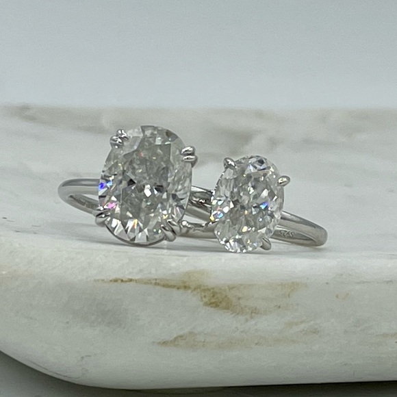 2.5ct Oval Moissanite Ring - Picture 9 of 17